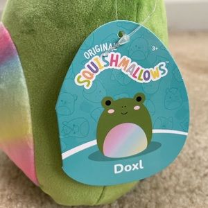 Squishmallows; “Doxl”